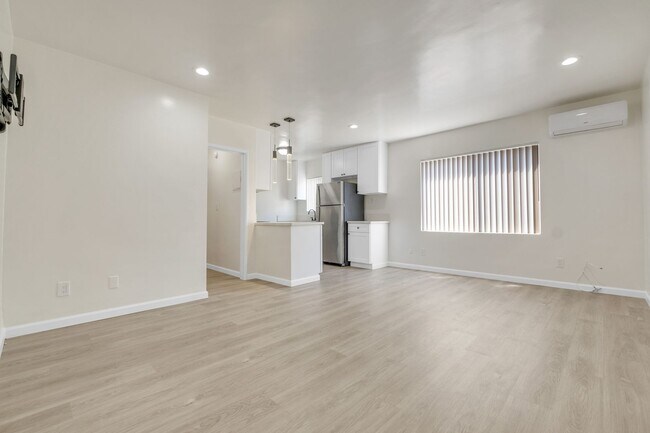 Building Photo - Spacious 1 Bedroom Apartments with Parking - Noho Arts District