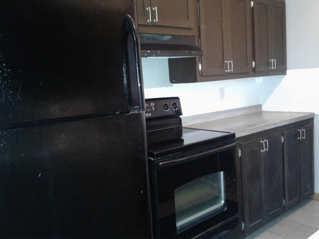 fridge & oven - 3210 O Ave NW
