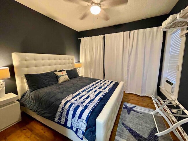 Building Photo - 2423 Avenue Q