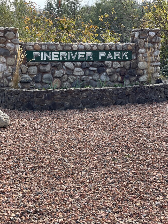 Neighborhood entrance - 1013 E Greenleaf Dr