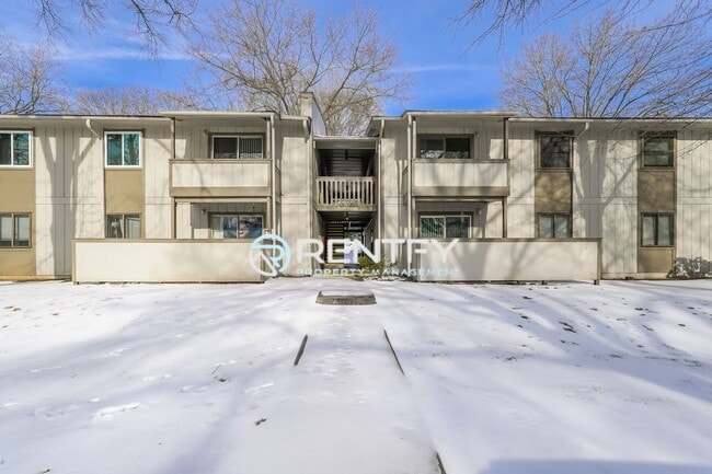Building Photo - 2205 Sunderland Rd