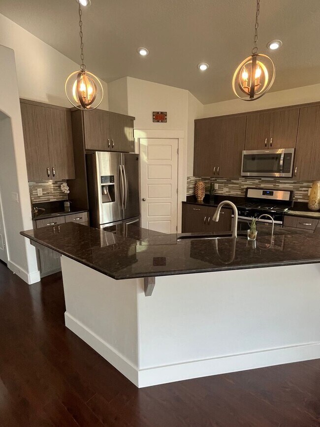 Building Photo - Spacious 5BR Rambler House in Lehi