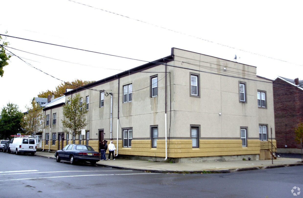 Building Photo - 702 Anderson St