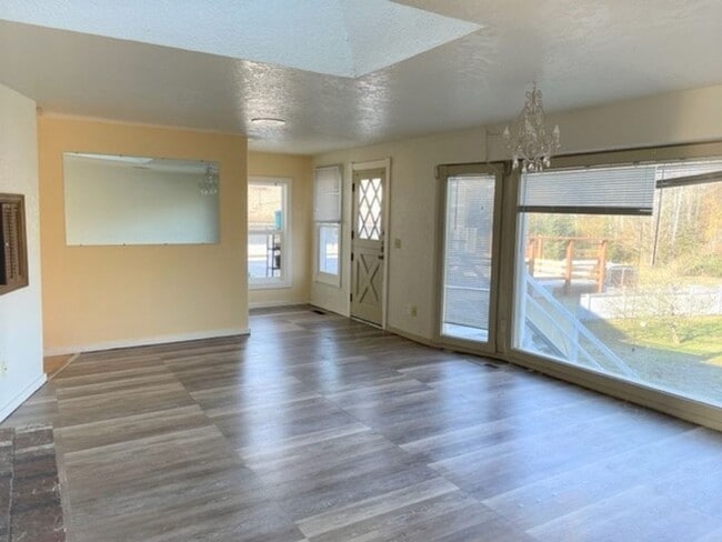 Foto del edificio - 730 Telegraph Rd