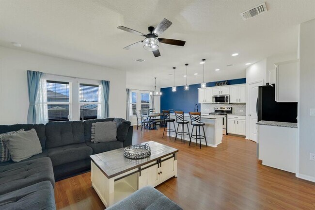 Foto del edificio - 725 Pinnacle Dr