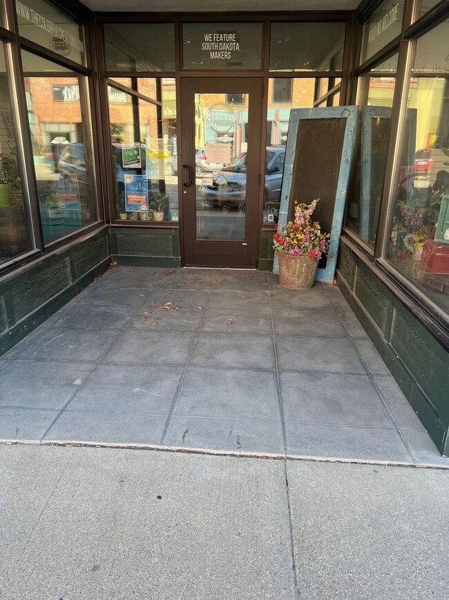 Building Photo - 207 S Main St