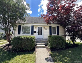 Building Photo - 914 Bauman Ave