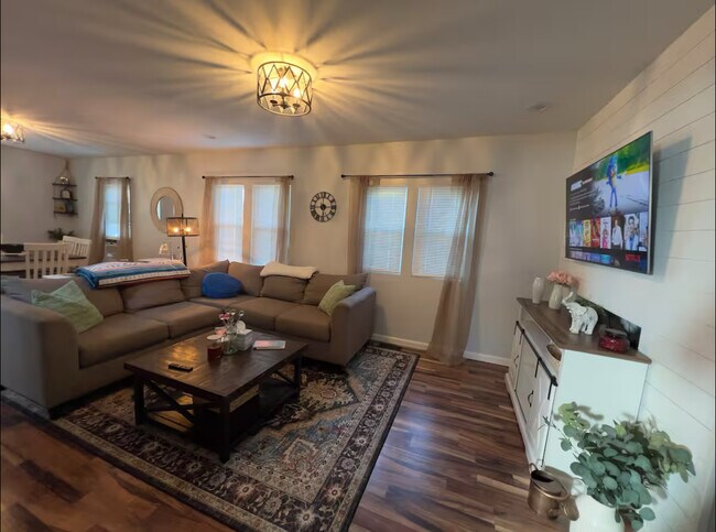 Foto del edificio - 2215 Maynard Ave