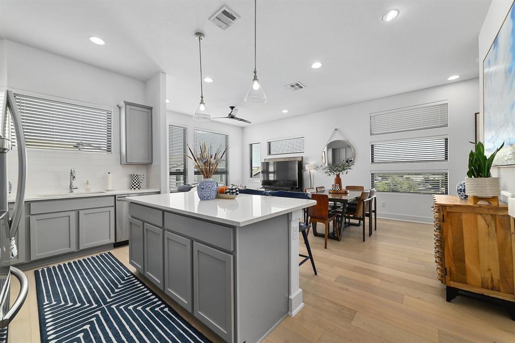 Primary Photo - 2050 Lohmans Spur Rd