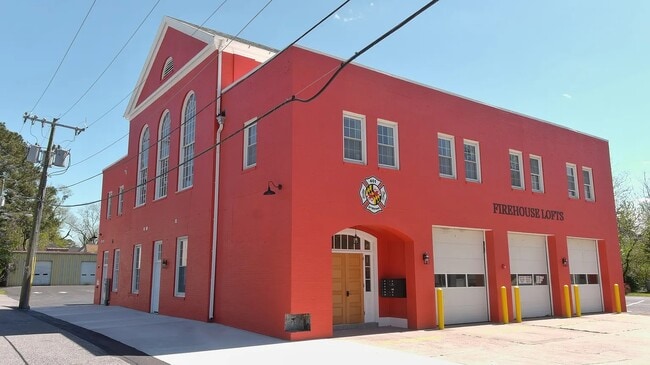 Building Photo - 5 5th St