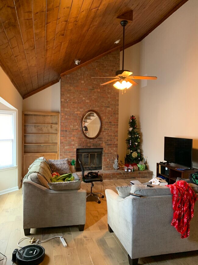 Foto del edificio - 224 Eaglewood Ct