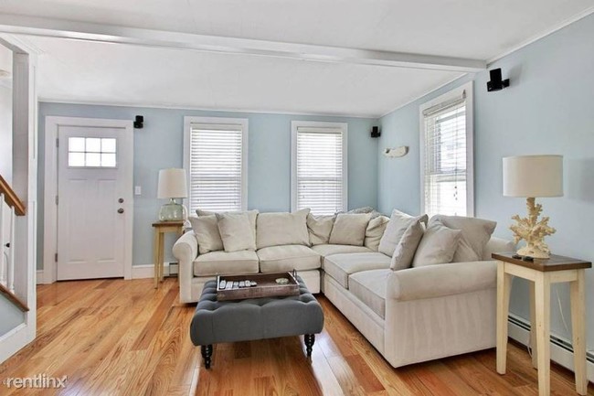 Building Photo - 3 br, 2 bath House - 16 Beach Street