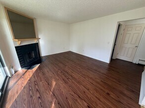 Building Photo - 3081 Lois Dr
