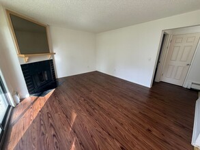 Building Photo - 3081 Lois Dr