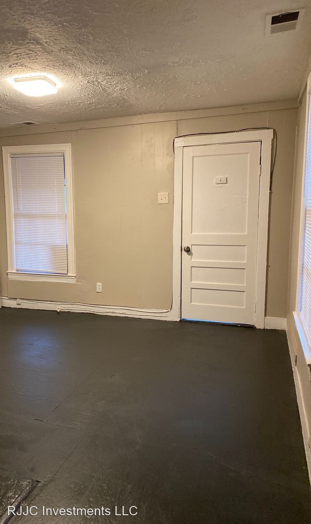 Building Photo - 1 br, 1 bath House - 528 Michigan Street