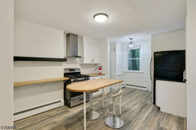 Foto del edificio - 10 Elmwood Rd