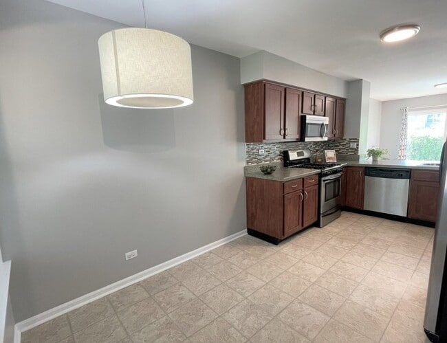 Building Photo - 868 Brompton Ct