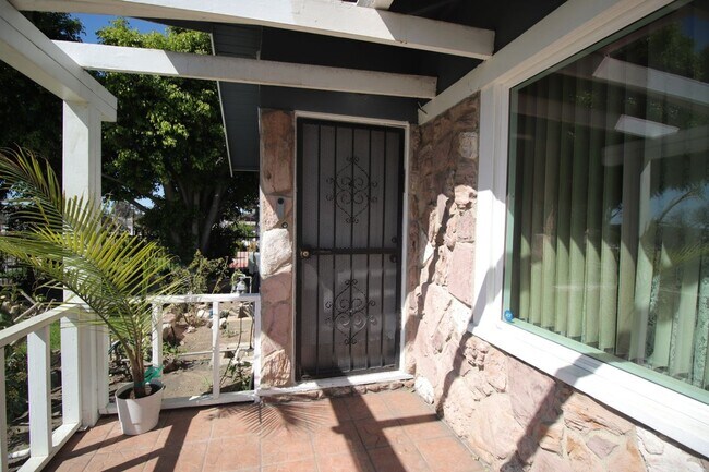 Building Photo - 341 W 124th St