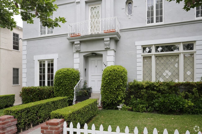Building Photo - 149 S Bedford Dr