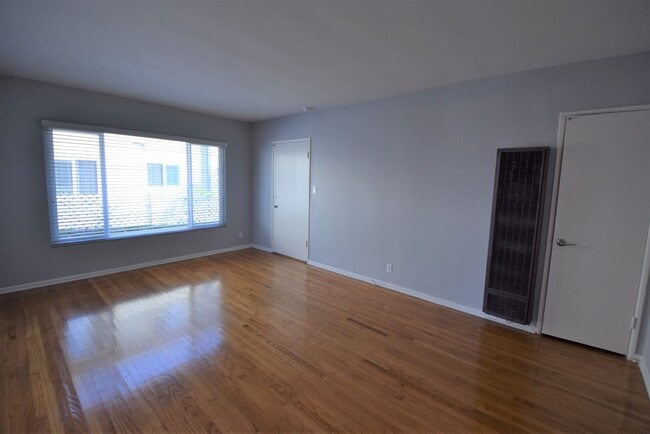 Building Photo - 823 Orange Grv Ave