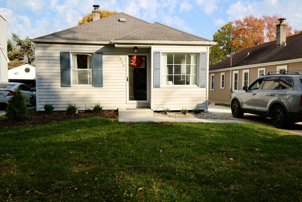 1908 N 118th St, Wauwatosa, WI 53226 House Rental in Wauwatosa, WI