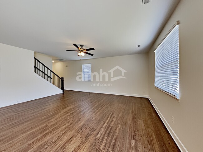 Foto del edificio - 4264 Longfellow Dr