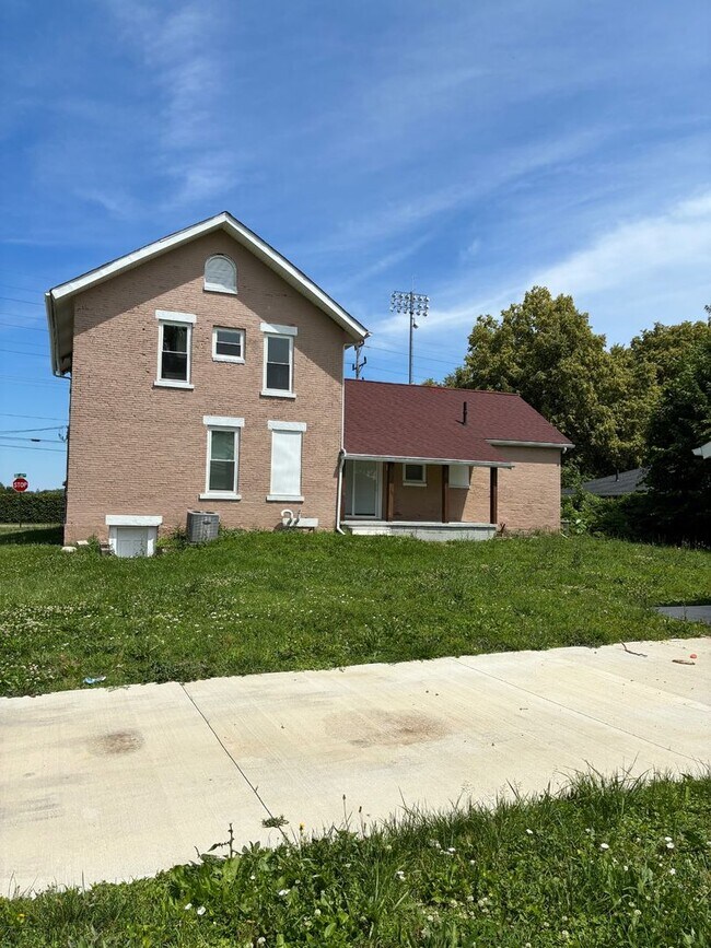 Building Photo - 2400 Oberlin Ave