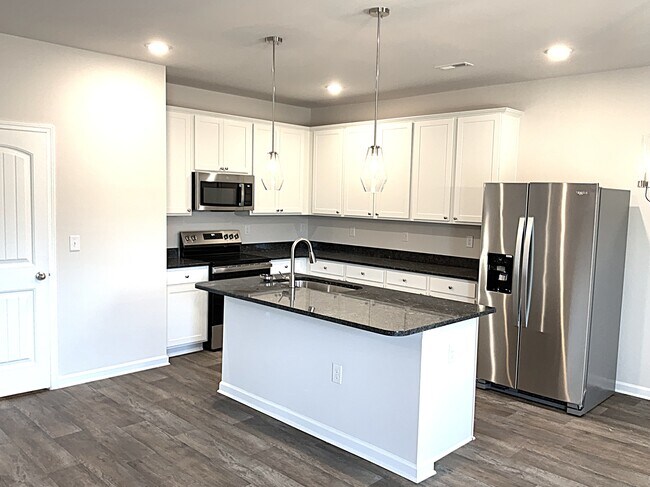 Building Photo - 3184 Emberly Dr