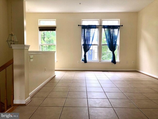 Building Photo - 614 Eisenhower Dr