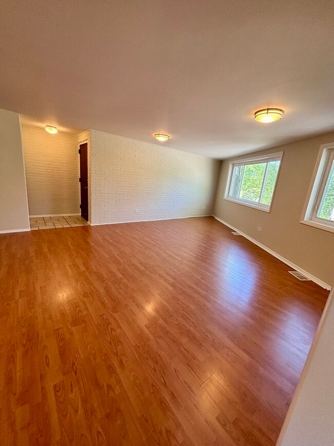 Building Photo - 424 Braeside Rd