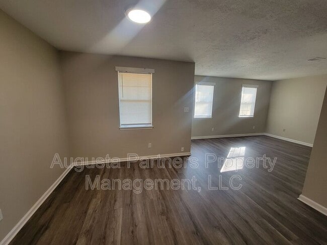 Building Photo - 155 Stoneybrooks Pl