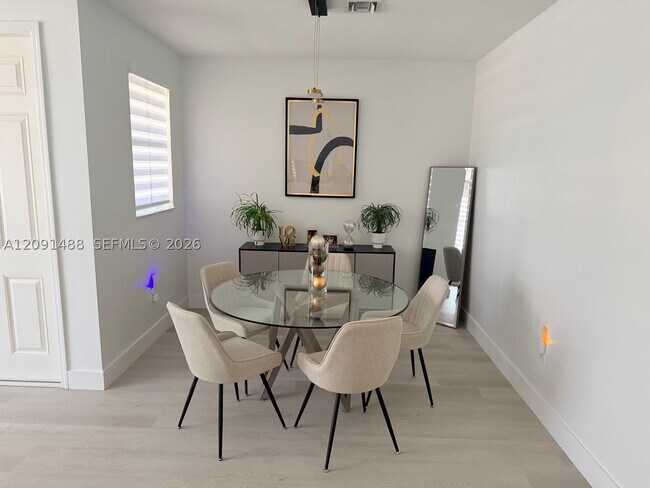 Foto del edificio - 1022 NE 42nd Ave