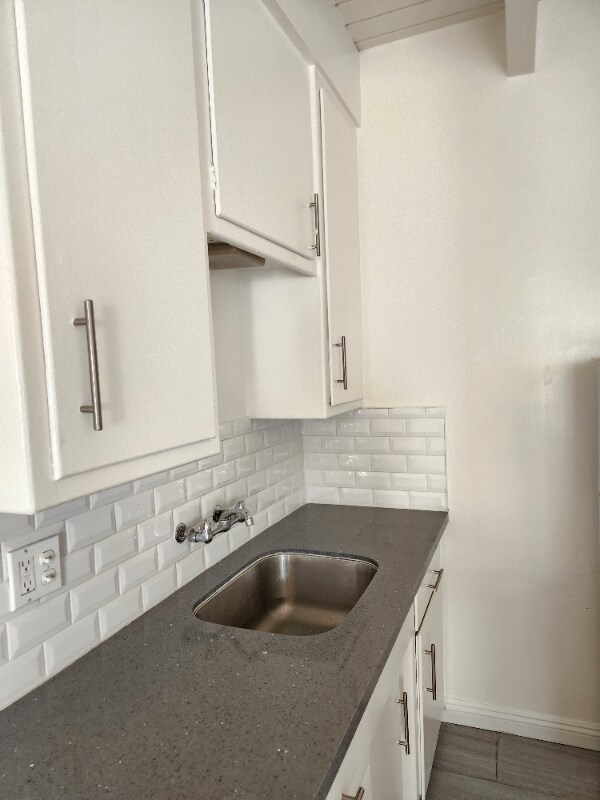 Foto del edificio - 1909 Beachwood Dr