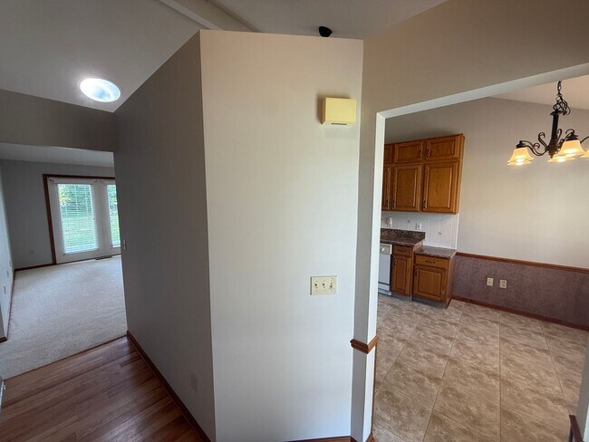 Building Photo - 5018 Goldfinch Ln
