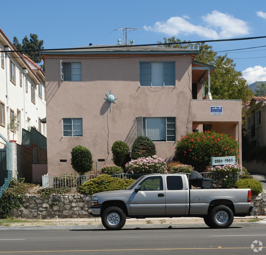 Building Photo - 2335 Montrose Ave