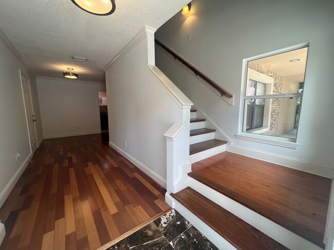 Building Photo - Amazing 4 bedroom home with St Johns River...