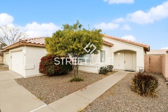 Building Photo - REDUCED!