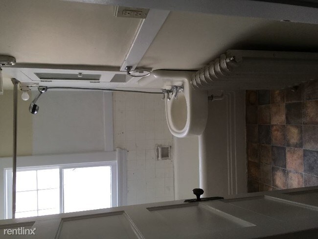 Foto del edificio - 655 N Warren St
