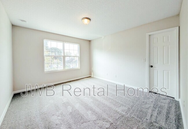 Foto del edificio - 8741 Dandy Ave