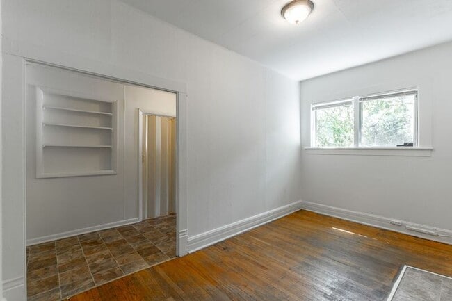 Building Photo - 518 E Manning St