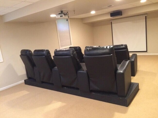 Foto del edificio - 4055 Carrick Ct
