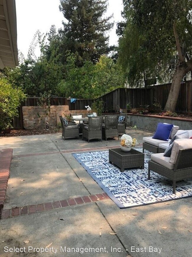 Foto del edificio - 4 br, 3 bath House - 7476 Kingsbury Pl