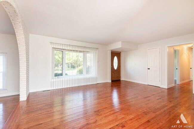 Building Photo - 545 Lowestoft Ln