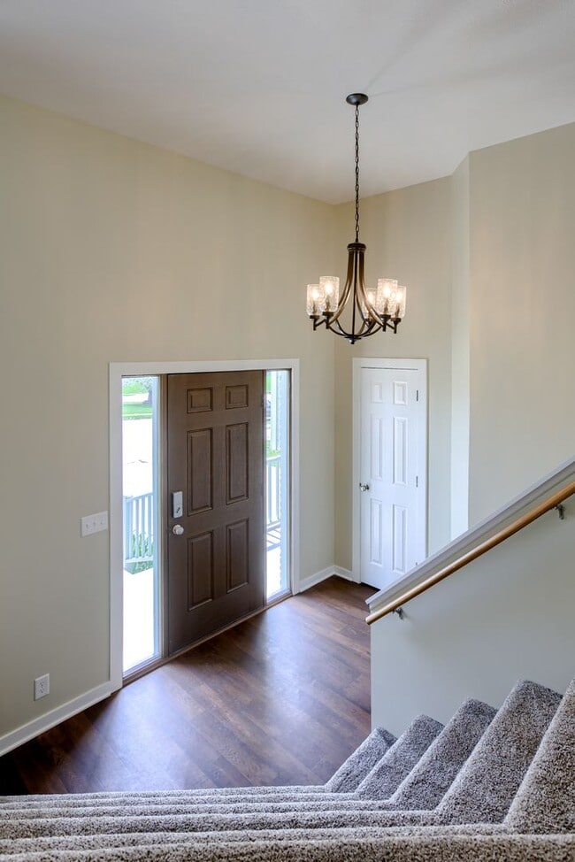 Building Photo - 3 Bedroom Bellevue Home!!