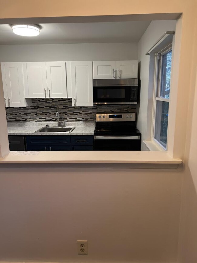 Building Photo - 916 Garnet Dr