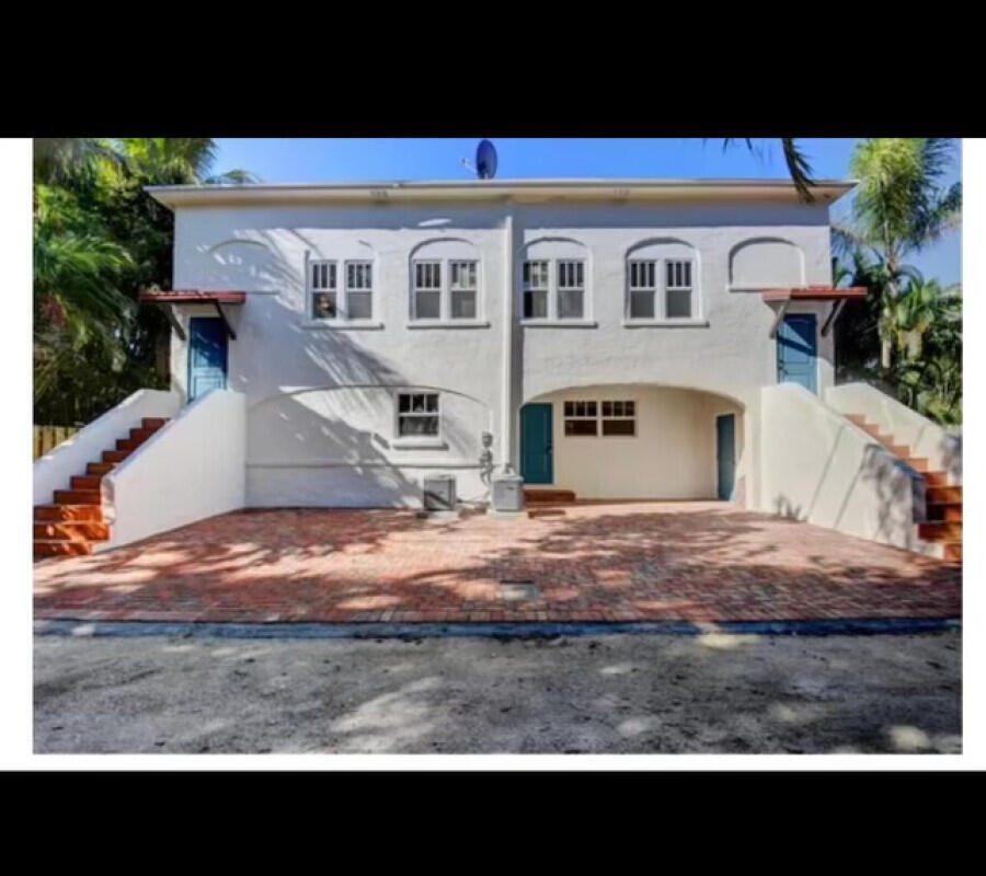 Primary Photo - 422 N Palmway