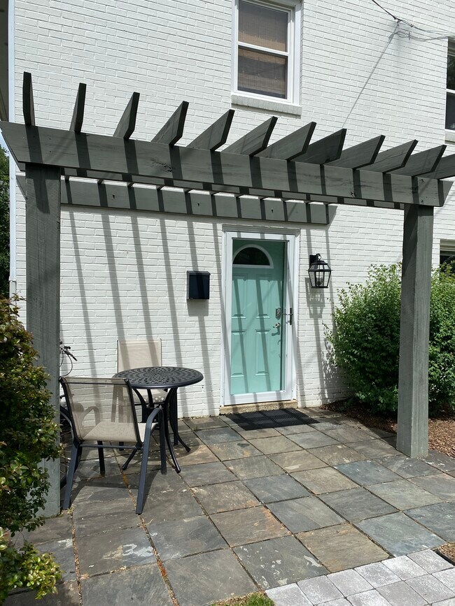Foto del edificio - 1206 Cutler Ln