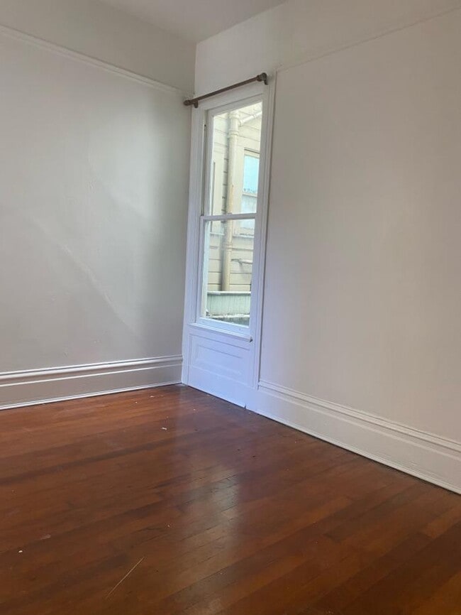 Building Photo - 3 bedroom in San Francisco CA 94117