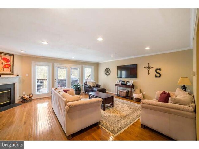 Building Photo - 427 Oakmont Ct