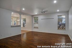 Foto del edificio - 13715 Riverbank Pass
